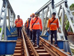 KAI Daop 3 Cirebon Tingkatkan Keselamatan Perjalanan KA Lewat Cek Lintas Jalan Kaki