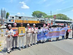 Wujudkan Jiwa Patriotisme melalui Sosialisasi Keselamatan di Perlintasan Sebidang