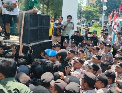Aksi Damai di Kantor PDAM Indramayu Memanas, Massa Tuntut Transparansi Rekrutmen dan Perbaikan Layanan