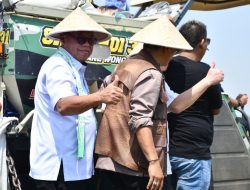 Moment Hari Tani Nasional Bupati Eman Panen Padi, Majalengka Surflus