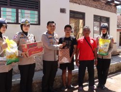 Kapolres Kuningan Kunjungi Empat Bersaudara Yatim Piatu di Desa Timbang, Serahkan Bantuan