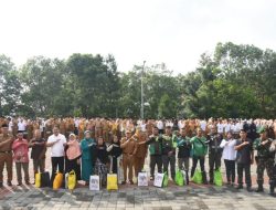 Hari Jadi ke-527, Bupati Kuningan Beri Santunan untuk Lansia dan Ojol
