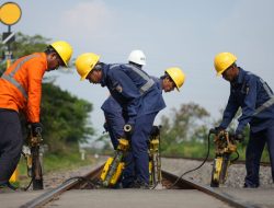 Lakukan Penggantian Wesel, Sejumlah Perjalanan Alami Keterlambatan, KAI Daop 3 Cirebon Minta Maaf