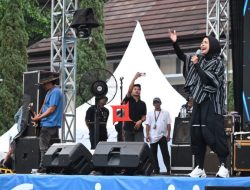 Dari “Pelan-Pelan Saja” Hingga “Beraksi”: Kotak Bikin Kuningan Bergoyang di Hari Jadi!
