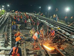 Tingkatkan Keselamatan Perjalanan, KAI Daop 3 Cirebon Lakukan Penggantian Wesel di Sejumlah Emplasemen Stasiun