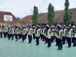 Babinsa Beri Pelatihan Kepemimpinan dan PBB di SMAN 1 Cibingbin, Pupuk Disiplin Siswa