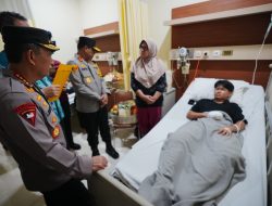 Kapolri Kunjungi Korban Ledakan SMAN 72 di RSI Cempaka Putih