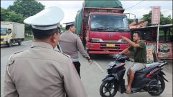 Satlantas Polresta Cirebon Tegur Supir Truk Di Jalanan