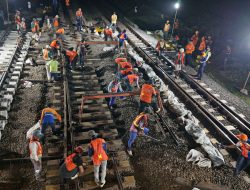 KAI Daop 3 Cirebon Tingkatkan Keselamatan Jalur Rel dengan Penggantian Material Prasarana