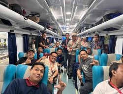 Rombongan Civitas Akademik Universitas Muhamadiyah Cirebon Gunakan Kereta Luar Biasa