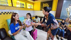 Rayakan Hari Ibu, KAI Daop 3 Cirebon Beri Kejutan ke Pelanggan