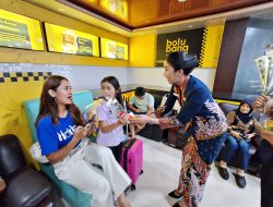 Rayakan Hari Ibu, KAI Daop 3 Cirebon Beri Kejutan ke Pelanggan