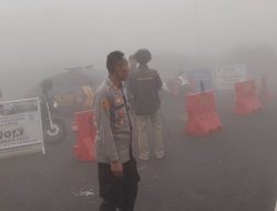 Jalan Palutungan–Cisantana Tertutup Kabut Sore hingga Malam Hari, Tapi Arus Wisatawan Tetap Padat! Ini Pesan Polisi