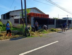 Semangat Jumsih Menggeliat di Garawangi, Koramil & Warga Bersama ‘Bersihkan Jalan Raya’