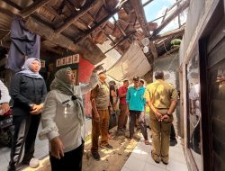 Tinjau Rumah Warga yang Ambruk di Pegambiran, Wakil Wali Kota Cirebon Pastikan Bantuan Segera Terealisasi