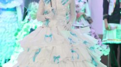 Mahasiswa UM Kuningan Tampil Bak Pragawati Papan Atas – Busana Daur Ulang dan Tari Nusantara Soroti Hujan Karya