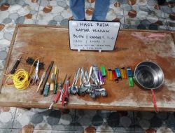 Tingkatkan Keamanan, Jajaran Lapas Kuningan Temukan Barang Berbahaya Saat Penggeledahan Sore