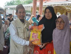 Pekerja Kilang Balongan Salurkan 7,8 Ton Beras ZIS untuk Warga Sekitar