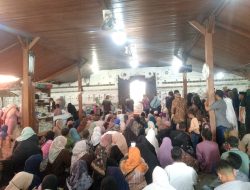 Ratusan Warga Padati Tradisi Grebeg Syawal di Gunung Jati