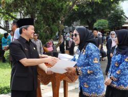 Serahkan SK Pengangkatan, Wali Kota Dorong ASN Tingkatkan Dedikasi dan Efisiensi Pelayanan