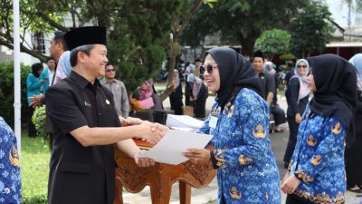 Serahkan SK Pengangkatan, Wali Kota Dorong ASN Tingkatkan Dedikasi dan Efisiensi Pelayanan