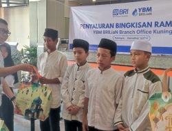 Kolaborasi YBM dan IWABRI Kuningan: 100 Paket Ramadhan Diberikan untuk Anak Yatim Hingga Masyarakat Pra Sejahtera