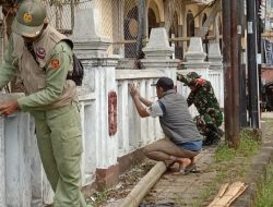 Wujud Kemanunggalan TNI dengan Rakyat, Babinsa Ajak Warga Kerja Bakti