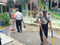 Wujud Kepedulian Sosial, Jajaran dan Warga Binaan Lapas Bersihkan Fasilitas Umum