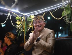 Naik Kereta Kencana di Bandung, Bupati Dian Kenalkan Kearifan Lokal Kuningan ke Jabar