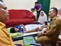 Usai Viral di Media Sosial, Bupati Dian Tinjau Langsung Kondisi Remaja Korban Pengeroyokan