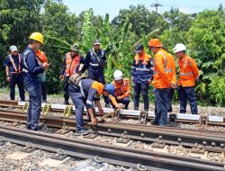 Sambut Libur Panjang Iduladha, KAI Daop 3 Cirebon Intensifkan Pemeriksaan Prasarana Sarana Kereta Api