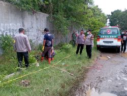 Respon Cepat Polisi Tangani Temuan Mayat di Selokan Mundu, Evakuasi dan Penyelidikan Langsung Dilakukan