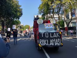 Rakyat Surabaya Menggugat: Mendesak Perubahan Fundamental Sistem Demokrasi dan Pemerintahan
