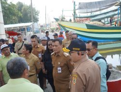 Gubernur Jateng Respon Keluhan Nelayan: Siap Normalisasi Muara Sungai dan Bersihkan Bangkai Kapal