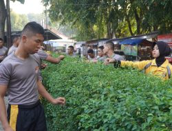 Hari Bhayangkara ke-80 Diisi Aksi Nyata, Personel Polres Cirebon Kota Bersihkan Tempat Ibadah