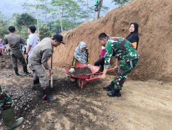 Babinsa Dukung Pembangunan Jalan: Wujud Nyata TNI Membangun Bersama Rakyat