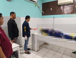 Jenazah Nahkoda KM Berkah Abadi Dievakuasi ke RSUD Gunung Jati Jalani Pemeriksaan Penyebab Kematian