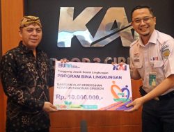 Bakti untuk Negeri, KAI Daop 3 Cirebon Salurkan Bantuan TJSL Senilai Rp 105,61 Juta