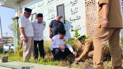 Sambut HUT ke-81 RI, Kemenag Kuningan Sukseskan Gerakan Bersih-Bersih Masjid Serentak