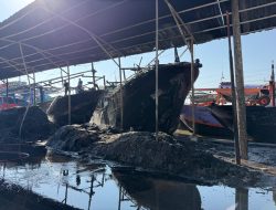 Kebakaran Galangan Kapal Karangsong Rugikan Sejumlah Pemilik Kapal