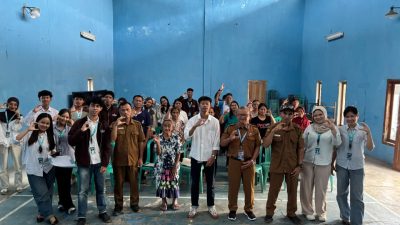 Mahasiswa KKN Kolaboratif Edukasi Pengelolaan Sampah di Desa Cirukem, Dorong Lingkungan Bersih dan Produktif