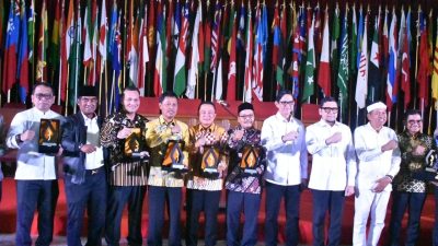 Atas Dukungan Penguatan LPM, Bupati Dian Dianugerahi Penghargaan dari DPP LPM RI
