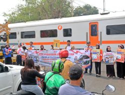 Semarak HUT ke-81 RI, KAI Daop 3 Cirebon Hadirkan “Upgrade Seat” hingga Kampanye Keselamatan Bersama Komunitas