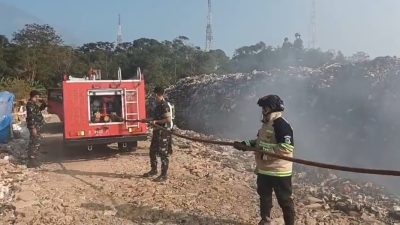 Kebakaran TPA Ciniru Meluas 3 Hektare, Kodim dan Yonif TP 839/SA Turunkan Kendaraan Bantu Pemadaman