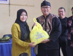Hadir Sebelum Kesulitan Datang, 100 Paket Bantuan Bergizi Disalurkan ke Cigandamekar