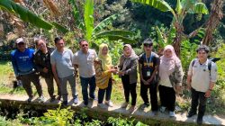 Kolaborasi Lintas Sektor: Aksi Tanam Vetiver dan Pohon Buah Perkuat Lereng Rawan Longsor Pajambon