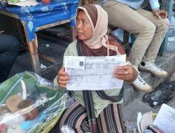 Koran Bekas Menyusut, Pedagang di Cirebon Beralih ke Kertas Kiloan
