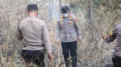 Di Tengah Asap Tebal, Kapolres Kuningan Pantau Langsung Titik Api di Kawasan Gunung Ciremai