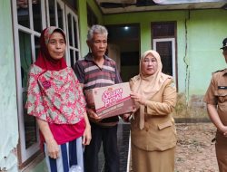 Dukung Perbaikan Rumah Sutinah, Wabup Kuningan Berikan Bantuan Rp15 Juta