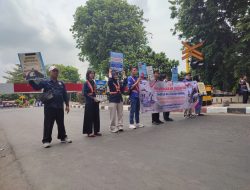Bersama Railfans Edan Sepur dan Mahasiswa, KAI Daop 3 Cirebon Gelar Aksi Bersih Mushola dan Edukasi Keselamatan di Perlintasan Sebidang